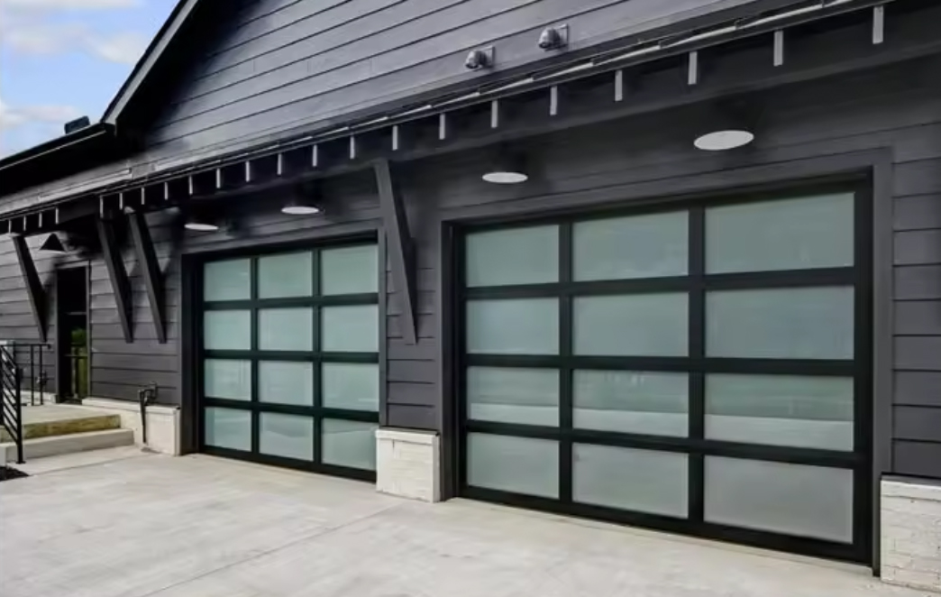Suoxin Garage Door, China's leading garage door supplier, mainly producing garage door, glass garage door, patio door, roller door, lift door, door opener.